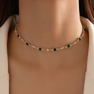 NWT🤍necklace with stones🤍